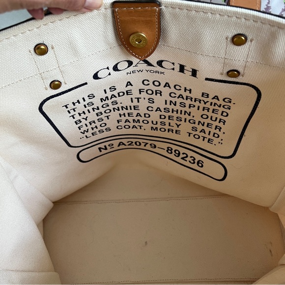 COACH LOVE CANVAS TOTE 38 BAG W/ LEATHER TRIM - Picture 4 of 6